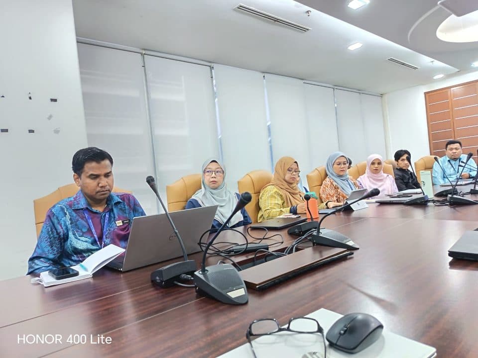 Peserta program dalam sesi perbincangan