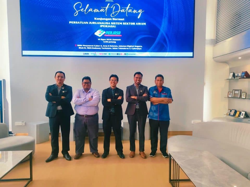 Barisan pimpinan semasa kunjungan hormat PEJASA