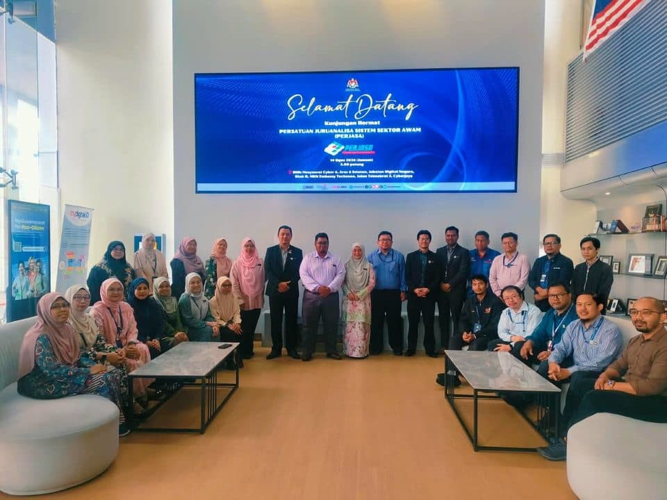 Gambar kumpulan kunjungan hormat PEJASA